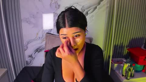 Venusowen  online show from May 6, 1:27 pm