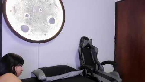 venuss09 online show from October 7, 9:01 pm