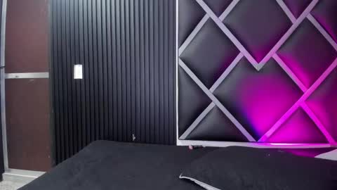 venuss09 online show from October 29, 9:05 pm