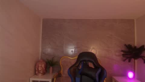 Snapshot of venuss09_s chatting on September 13, 3:23 pm venuss online show from September 13, 3:23 pm