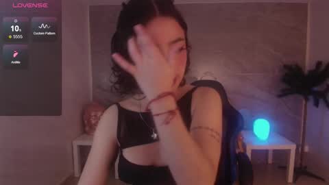 Snapshot of venuss09_s chatting on September 24, 1:47 pm venuss online show from September 24, 1:47 pm