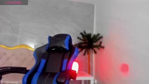 Snapshot of venuss09_s chatting on November 6, 3:24 pm venuss online show from November 6, 3:24 pm