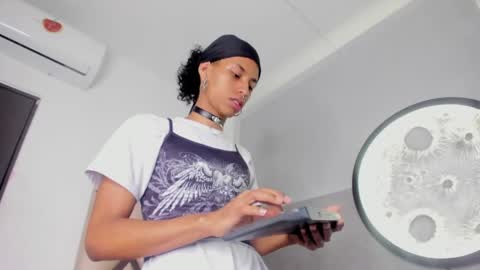 Snapshot of venuss_03 chatting on April 8, 3:28 am venuss_03 online show from April 8, 3:28 am