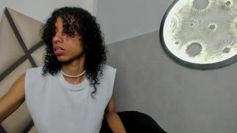 Snapshot of venuss_03 chatting on April 12, 3:33 am venuss_03 online show from April 12, 3:33 am