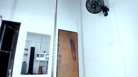 Snapshot of venuss_03 chatting on July 7, 7:23 am venuss_03 online show from July 7, 7:23 am