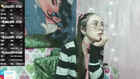  . .      online show from December 4, 11:24 pm