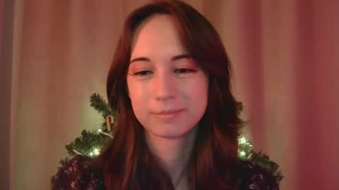 Snapshot of veralush chatting on December 17, 12:44 pm Una online show from December 17, 12:44 pm