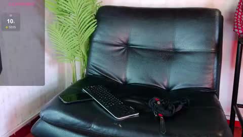 Snapshot of verhona_vlad chatting on January 30, 6:32 pm verhona_vlad online show from January 30, 6:32 pm