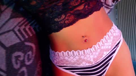 Snapshot of verhona_vlad chatting on February 5, 12:17 pm verhona_vlad online show from February 5, 12:17 pm