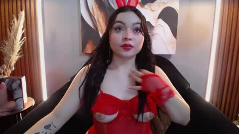 Snapshot of vero_hotlips chatting on April 4, 7:00 pm Vero online show from April 4, 7:00 pm