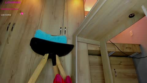 Snapshot of vero_starxx chatting on December 6, 8:29 pm Goddess Veronica online show from December 6, 8:29 pm