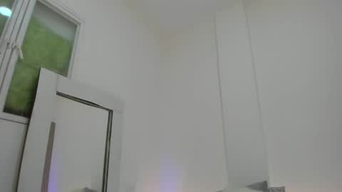 Snapshot of verohoneymoon chatting on April 25, 11:24 pm Veronica online show from April 25, 11:24 pm