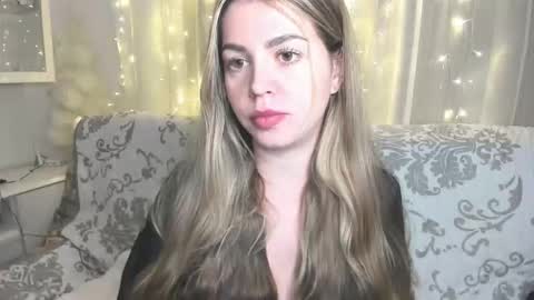 Lolitalolz online show from February 9, 7:40 pm