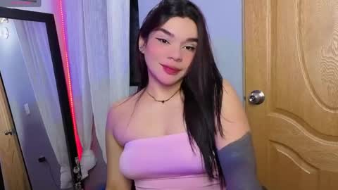 Snapshot of veronica_118 chatting on May 22, 7:15 am veronica_118 online show from May 22, 7:15 am