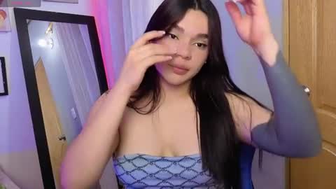 Snapshot of veronica_118 chatting on June 19, 4:50 am veronica_118 online show from June 19, 4:50 am
