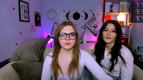 Snapshot of veronica_bubble chatting on February 12, 8:37 pm Ronni online show from February 12, 8:37 pm