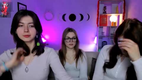 Snapshot of veronica_bubble chatting on March 8, 8:12 pm Ronni online show from March 8, 8:12 pm