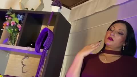 Snapshot of veronica_jacobss1 chatting on February 27, 3:59 pm Vero Milf online show from February 27, 3:59 pm