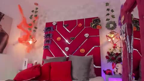 Veronica Olson online show from October 18, 4:04 am