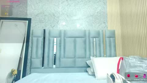 Snapshot of veronica_roose chatting on March 17, 12:41 pm Veronica online show from March 17, 12:41 pm