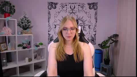 Snapshot of veronicaandersen chatting on February 3, 6:34 am VERONICA online show from February 3, 6:34 am