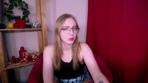 Snapshot of veronicaandersen chatting on February 5, 4:06 am VERONICA online show from February 5, 4:06 am