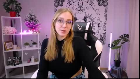 Snapshot of veronicaandersen chatting on February 13, 9:30 am VERONICA online show from February 13, 9:30 am