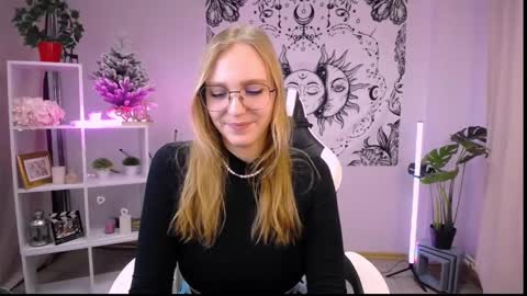 Snapshot of veronicaandersen chatting on February 13, 12:32 pm VERONICA online show from February 13, 12:32 pm