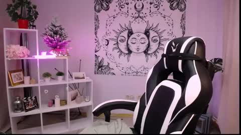 Snapshot of veronicaandersen chatting on February 13, 3:35 pm VERONICA online show from February 13, 3:35 pm