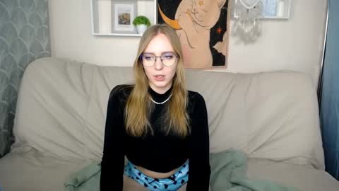 Snapshot of veronicaandersen chatting on February 14, 9:24 am VERONICA online show from February 14, 9:24 am