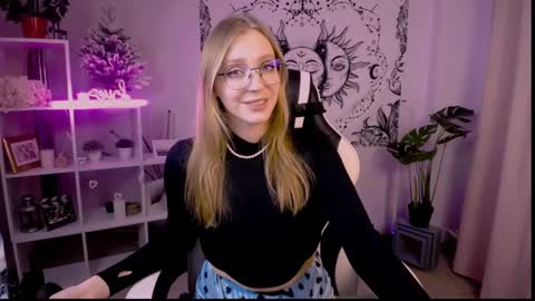 Snapshot of veronicaandersen chatting on February 15, 4:56 pm VERONICA online show from February 15, 4:56 pm