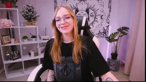 Snapshot of veronicaandersen chatting on February 16, 7:05 pm VERONICA online show from February 16, 7:05 pm