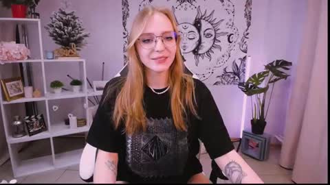 Snapshot of veronicaandersen chatting on February 16, 10:10 pm VERONICA online show from February 16, 10:10 pm