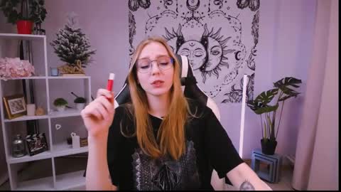 Snapshot of veronicaandersen chatting on February 17, 9:35 am VERONICA online show from February 17, 9:35 am