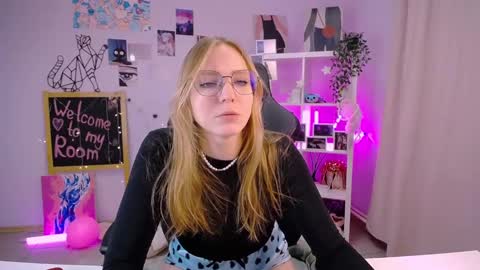 Snapshot of veronicaandersen chatting on February 19, 12:00 pm VERONICA online show from February 19, 12:00 pm