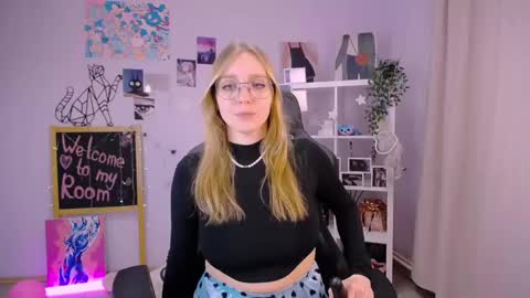 Snapshot of veronicaandersen chatting on February 19, 3:27 pm VERONICA online show from February 19, 3:27 pm