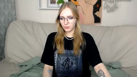 Snapshot of veronicaandersen chatting on February 21, 3:34 am VERONICA online show from February 21, 3:34 am