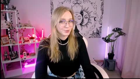 Snapshot of veronicaandersen chatting on February 24, 5:20 pm VERONICA online show from February 24, 5:20 pm