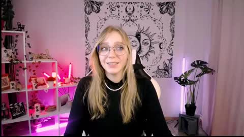 Snapshot of veronicaandersen chatting on February 24, 8:25 pm VERONICA online show from February 24, 8:25 pm