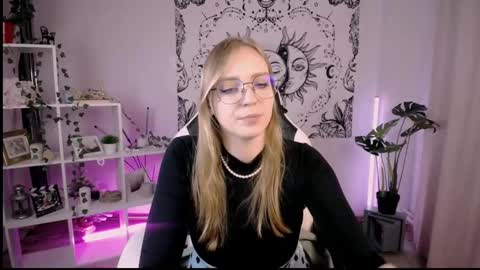 Snapshot of veronicaandersen chatting on February 27, 11:20 am VERONICA online show from February 27, 11:20 am