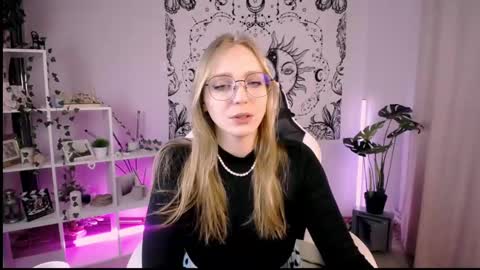 Snapshot of veronicaandersen chatting on February 27, 9:14 pm VERONICA online show from February 27, 9:14 pm