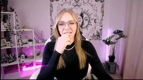 Snapshot of veronicaandersen chatting on February 28, 12:21 am VERONICA online show from February 28, 12:21 am