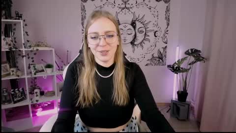 Snapshot of veronicaandersen chatting on February 28, 5:26 pm VERONICA online show from February 28, 5:26 pm