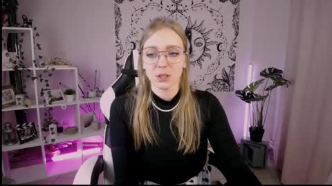 Snapshot of veronicaandersen chatting on February 28, 8:28 pm VERONICA online show from February 28, 8:28 pm