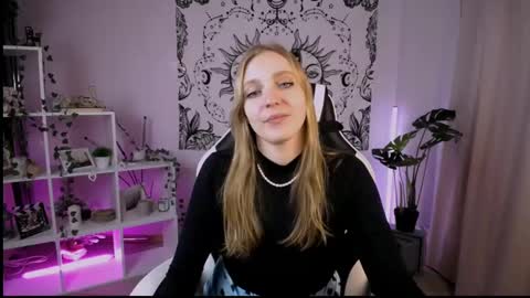 Snapshot of veronicaandersen chatting on March 2, 9:01 pm VERONICA online show from March 2, 9:01 pm