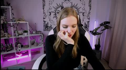 Snapshot of veronicaandersen chatting on March 3, 12:04 am VERONICA online show from March 3, 12:04 am