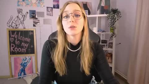 Snapshot of veronicaandersen chatting on March 6, 5:43 pm VERONICA online show from March 6, 5:43 pm