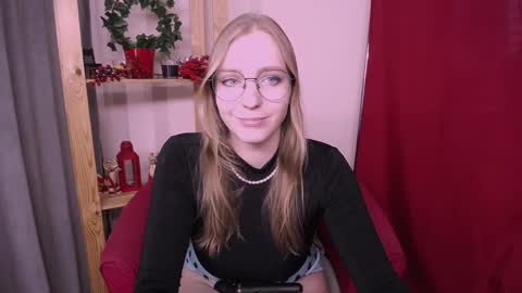 Snapshot of veronicaandersen chatting on March 12, 3:35 am VERONICA online show from March 12, 3:35 am