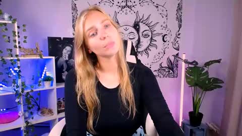Snapshot of veronicaandersen chatting on September 14, 10:25 am VERONICA online show from September 14, 10:25 am