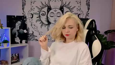 Snapshot of veronicaandersen chatting on September 16, 4:35 am VERONICA online show from September 16, 4:35 am